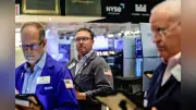 NYダウ終値703ドル安、米消費減速と長期金利上昇で大幅下落