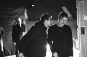 オアシス再結成ツアー映画、本予告公開 リアム＆ノエルの葛藤と世界の熱狂を映す