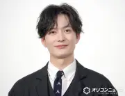 岡田将生、韓国ドラマ『殺し屋たちの店2』共演者らが“ギャップ全開”オフショット公開 血しぶきメイクで満面の笑み