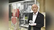 メキシコ五輪銀の君原健二さん、北九州市に銀メダルなど資料357点を寄贈