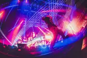ONE OK ROCK、『DETOX』ツアー最終章がIGアリーナで開幕 YAOのサプライズも