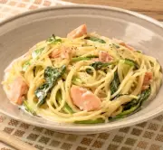 フライパン1つで10分！ほんだし公式の鮭だしミルクパスタが絶品と話題