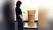 王塚装飾古墳館が25日再開、火災で休館の九州最大級円筒埴輪を新展示