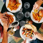食べ過ぎは遺伝子のせい？人類の飢餓の歴史が原因と科学解説
