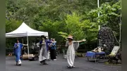 四万十町の津賀ダムで平和祈念祭、５０人が参列し盆踊りも