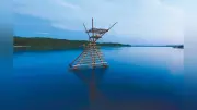 海に浮かぶ伝統漁「ボラ待ち櫓」 明治の天文学者も魅了した能登・穴水の今 地震から2年半の復興の現地を訪ねて