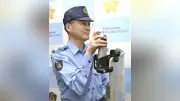 クマ出没対応の警察官、盾にスプレー装着の装備考案 全国コンクールへ