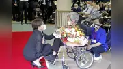 高市首相、長崎原爆ホーム慰問 語り部活動に敬意