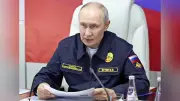 プーチン氏、北方領土を初訪問 択捉島の水産加工場でイクラ試食