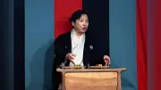 樺太出身の育ての母悼み創作落語、桂三團治さんが新作披露