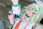 コスプレイヤーreo、『ゼンレスゾーンゼロ』千夏のコスプレ披露「メガホンが注目」 ニコニコ超会議2026