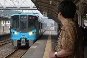 六角精児『呑み鉄』第45弾、IRいしかわ鉄道・のと鉄道を旅する