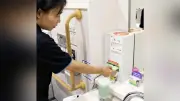 佐賀市役所などに生理用ナプキンの無料ディスペンサー設置、持ち去り防止