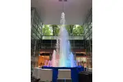 さいたま新都心で音と光の噴水ショー 8月26日まで無料開催