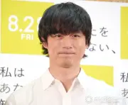 坂口健太郎、エゴサで感想発見「新しいところを何度も知れる」 映画『私はあなたを知らない、』ヒット祈願