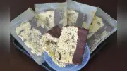 ニセコ町の「さくカリ」、焼きチーズにミルクチョコをコーティングした新感覚スイーツ