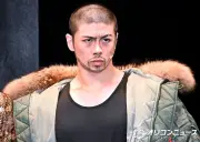 桜庭大翔、舞台『龍が如く』取材会で筋肉品評会を開催「ステキな背中」「この胸筋！」