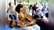 倉敷市で土のう作り体験会　防災の日前に自主防災組織リーダーら学ぶ