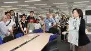産経新聞大阪本社を読者25人が訪問、編集現場の一端に触れる