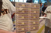 SBI証券、夏休み自由研究フェス2026開催 1億円レプリカやシール作りで親子が歓喜