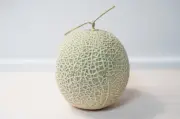 千疋屋フルーツパティシエのメロン皮むきが芸術的と話題に
