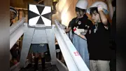 仙台市交通局の夏の親子探検ツアー、地下鉄の裏側を約200人が見学　100周年記念で車止めに絵描きを実施