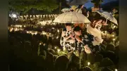 京都・あだし野念仏寺で千灯供養 石仏にろうそく揺れる幻想的な夜