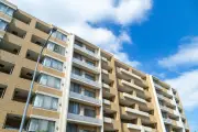 マンション管理費・修繕積立金の値上げで住宅ローン返済計画は見直すべき？専門家が回答