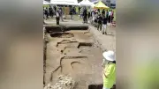 国史跡「斎宮跡」で現地説明会 2メートル超の柱穴に考古学ファン熱視線