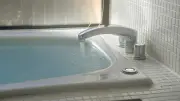 快眠の鍵は入眠前3時間…夕食は就寝3時間前、お風呂は入眠1〜2時間前が目安