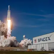 スペースX、Q2決算で増収も株価13%下落 AI投資に市場は慎重