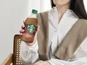 スタバ初のカフェモカ、ペットボトルで登場 18日発売