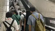 駅エスカレーターで転倒寸前、脳卒中サバイバー記者がAI見守りシステムの真髄に迫る