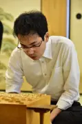 藤井聡太竜王への挑戦権かけ柵木五段が挑決第1局制す