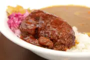 すき家「ポークロックカレー」実食レビュー！岩のような豚肉がSNSで話題に