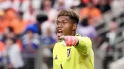 鈴木彩艶がアストンビラ移籍、プレミアリーグへ　日本代表GK