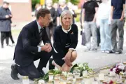 スウェーデン高校襲撃で死亡は17歳女子生徒、首相が追悼
