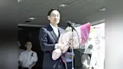 尾崎太郎市長が初登庁「たくさんの笑顔で和歌山市を元気に」