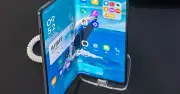 TCLの折りたたみディスプレイを現地視察、スマホの主役はディスプレイメーカーに