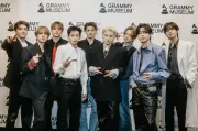 &TEAM、初のアメリカ活動を写真で公開 グラミー・ミュージアムやKCON LAでの熱狂を収録