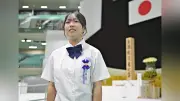 １６歳の里紗さん、曽祖父の無念胸に追悼式で献花 「戦争の風化防ぐ」
