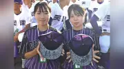 天理・女子マネ2人、金本主将の「行くぞ甲子園」帽子で声援