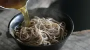 ゆで太郎の儲かる仕組み：店内製麺と5分ダシパックの秘密