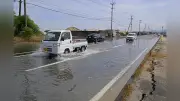 八代市沿岸部で大潮による道路冠水、地震で沈降の土地に海水が浸入