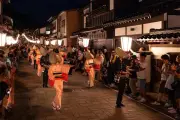 富山県が「おわら風の盆」と八尾町の魅力を紹介、新キャラも登場