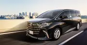 トヨタ「アルファード」の中古車価格が下落、残クレ時代の終焉と新たな役割