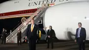 トランプ氏隠密出国、携帯型ミサイル警戒か＝イラン、覚書協議は「進展なし」