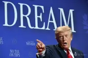 トランプ氏、出産ツーリズム禁止の大統領令に署名 出生地主義見直し継続