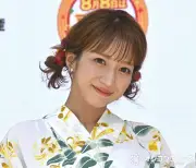 辻希美「焼きそばは飲み物」2年ぶり浴衣でイベント登場、涙の思い出語る