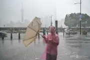 台風13号、中国上陸後に勢力弱まる 東部で交通影響